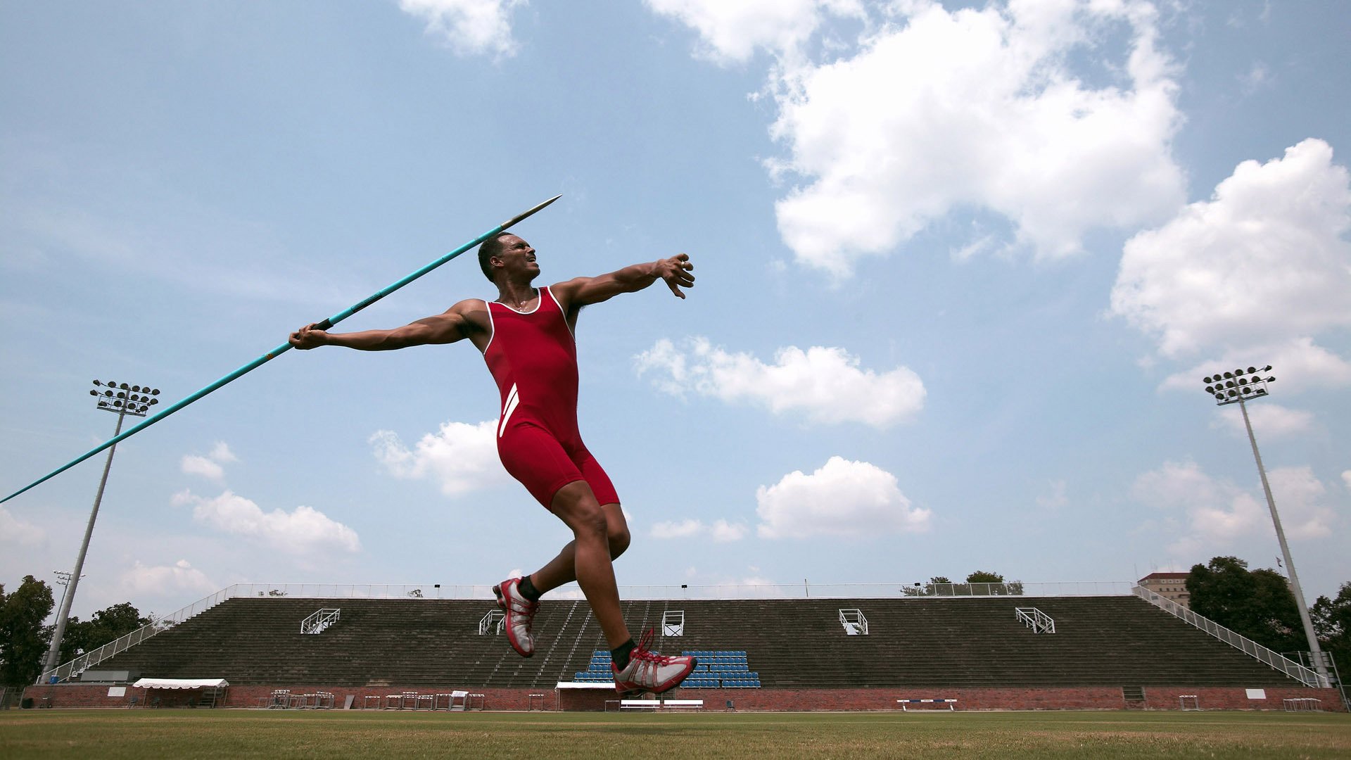 乌拉圭队中场罗德里格斯在巴黎奥运会上展现出强大的组织能力，乌拉圭罗德里格斯世界波
