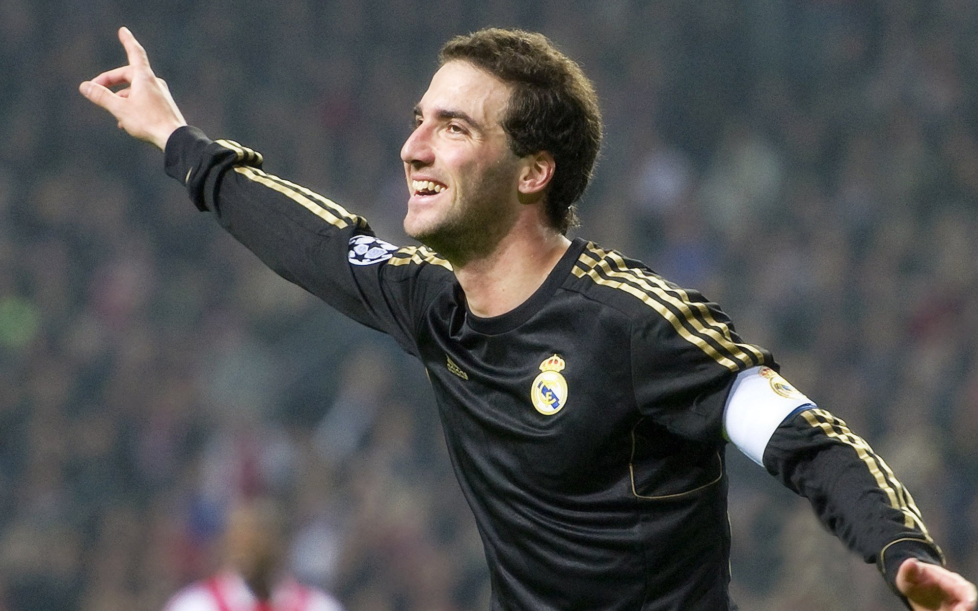 开云APP-西甲多队加强防守体系，战绩明显提升，西甲几只球队降级